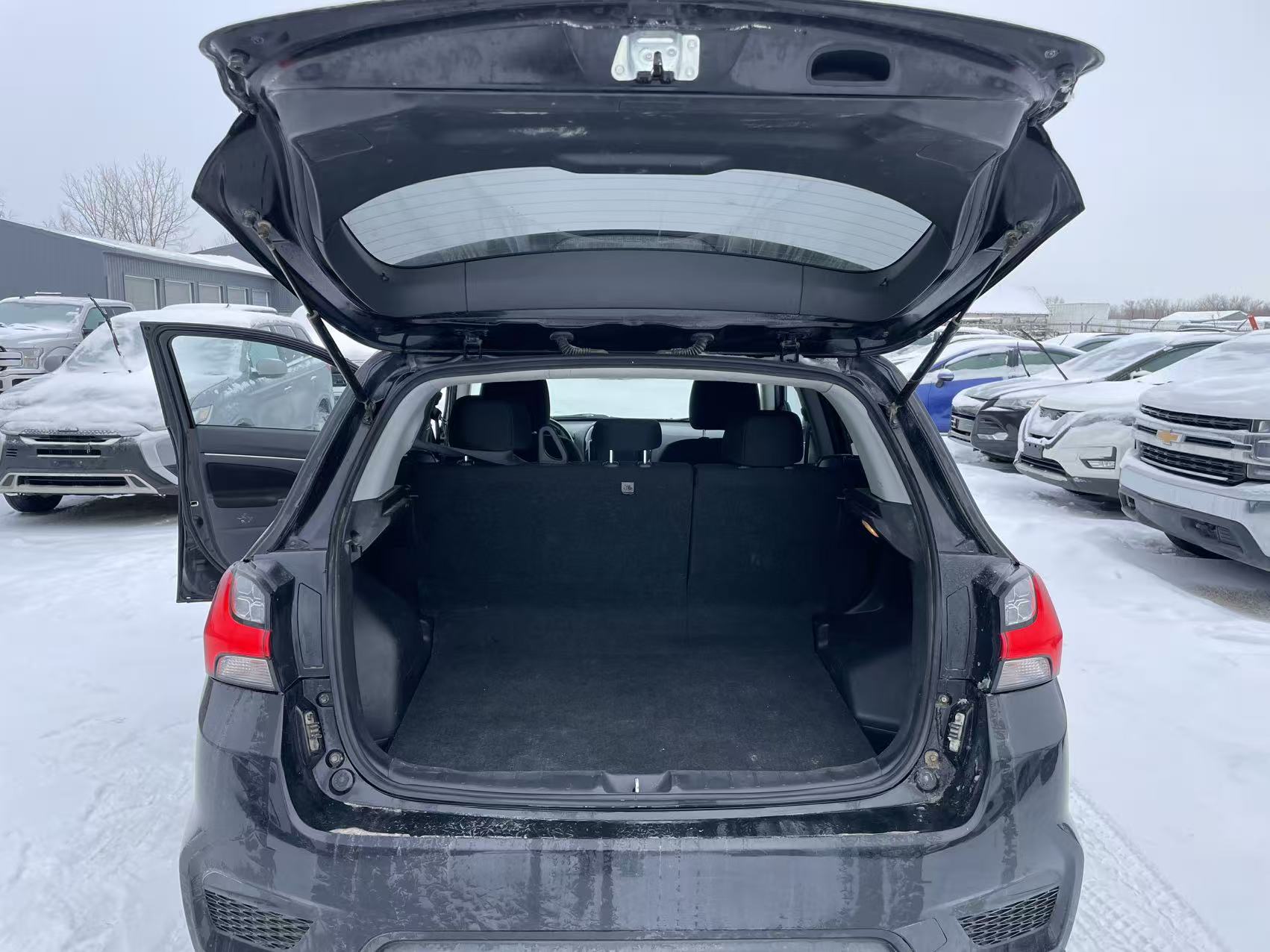 2021 Mitsubishi RVR SE